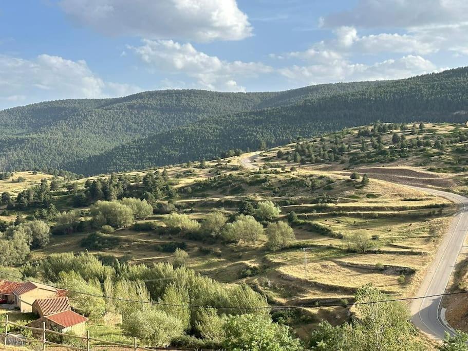 הוילה ואלדלינארס De La Nieve Y De Montana מראה חיצוני תמונה